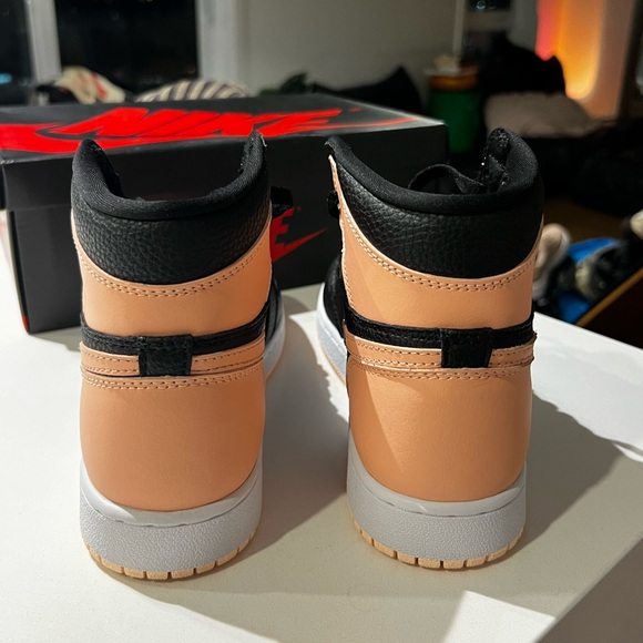 Jordan 1 Retro OG High - Picture 3 of 11